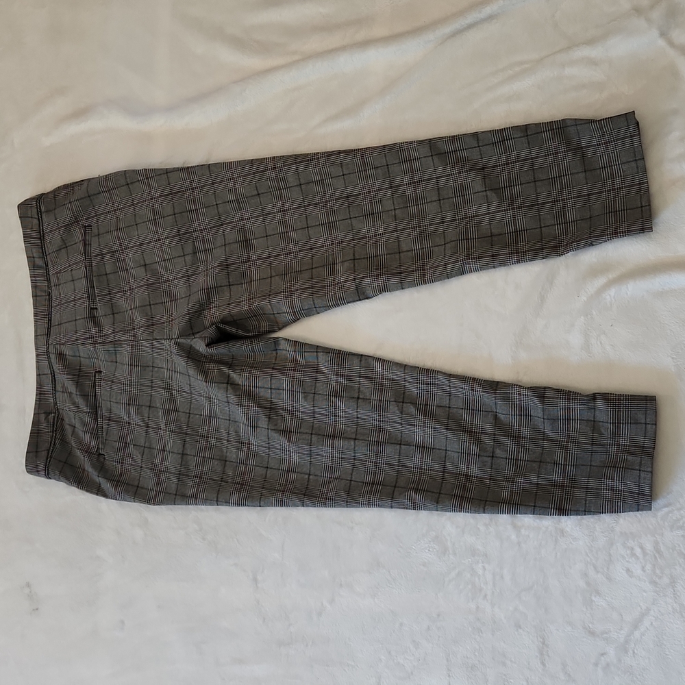 Houndstooth patterned capris - Picture 2 of 4